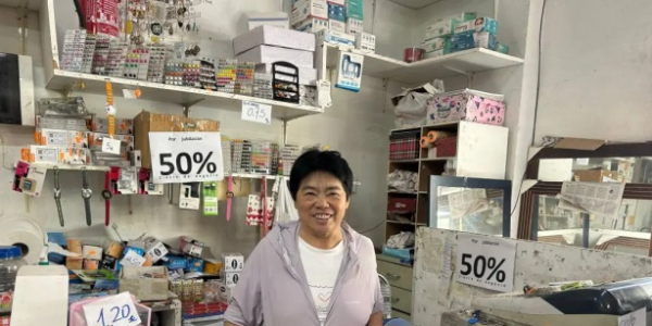近30年百元店将停业  华人店主半价清仓含笑感谢顾客