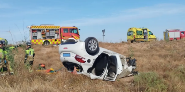 穆尔西亚严重车祸：车辆冲出道路翻覆致两死一伤