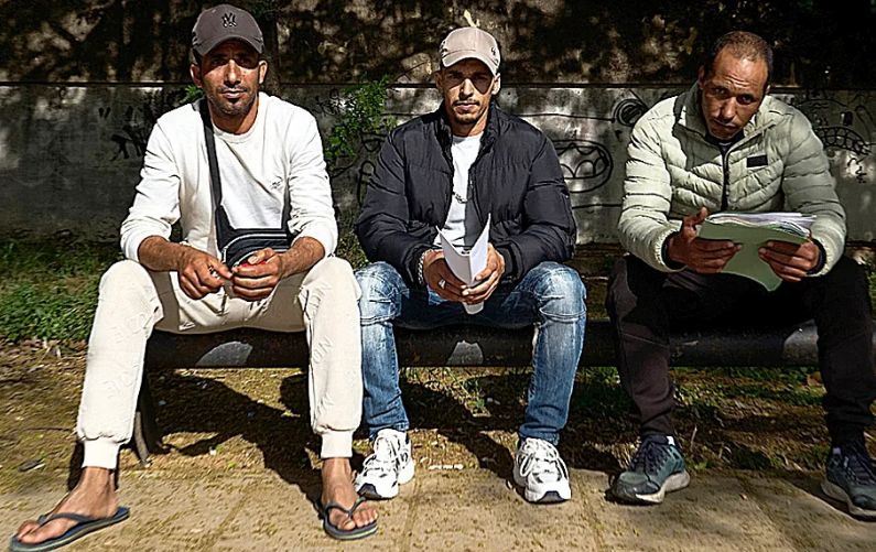 希望与混乱并存 西班牙移民“转正”面临手续难题