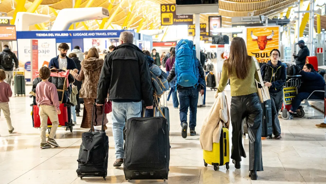 燃油暴涨超130% 欧洲多家航空公司取消航班