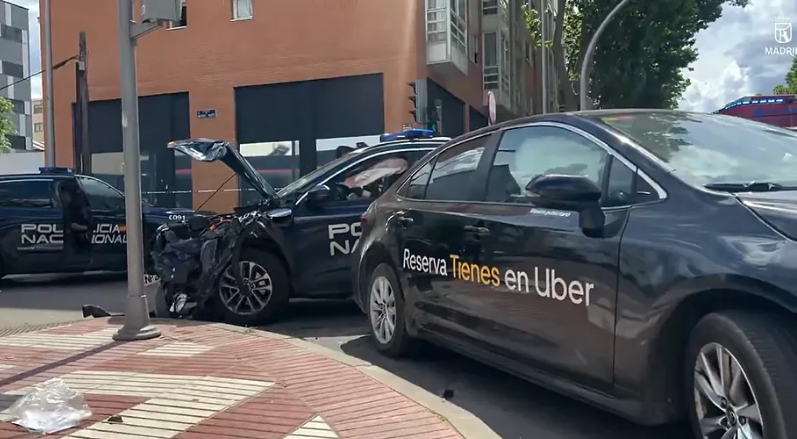 马德里发生严重三车相撞：Uber网约车、私家车与警车相撞，8人受伤