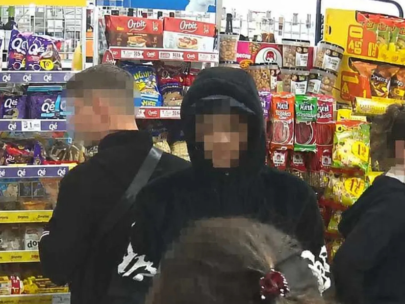 德里发生未成年人持械抢劫案：两辆高端电动滑板车被夺