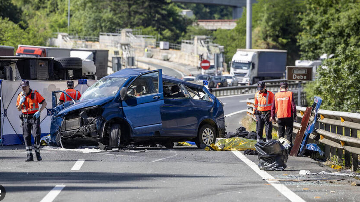 警务途中遭遇惨剧：西班牙5名地方警员与油罐车相撞身亡
