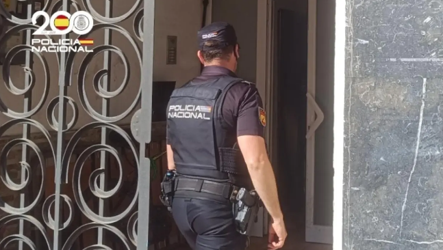 马略卡一女子称家人限制自由，亲属闯入住所后被警方逮捕
