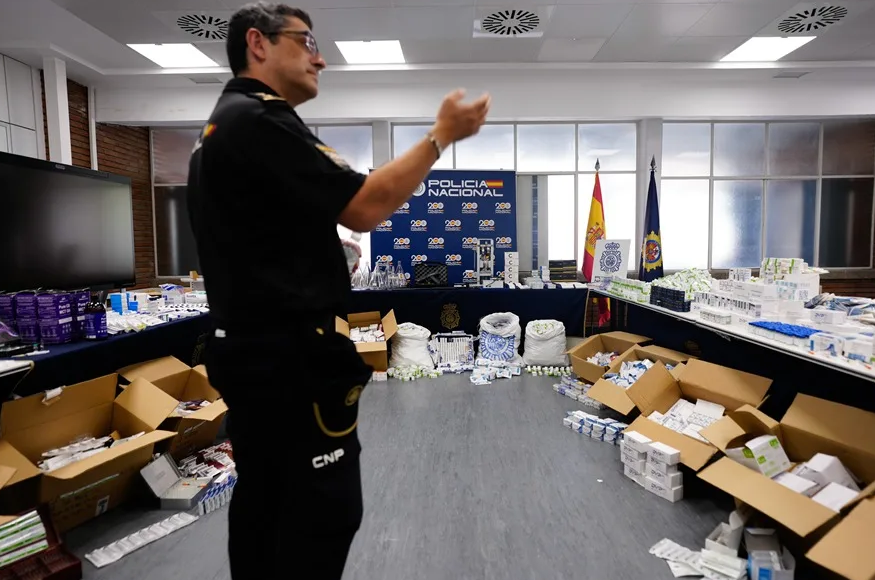 西班牙警方破获特大非法药品网络：逮捕27人并捣毁地下实验室